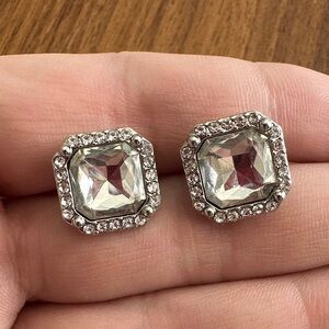 Elegant Silver Stud Earrings 🌺